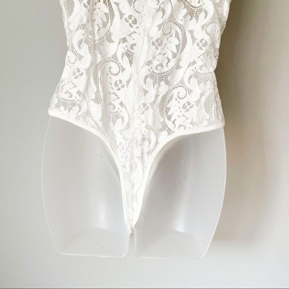 🤍 FASHION NOVA | Sexy White Bodysuit - Picture 13 of 16
